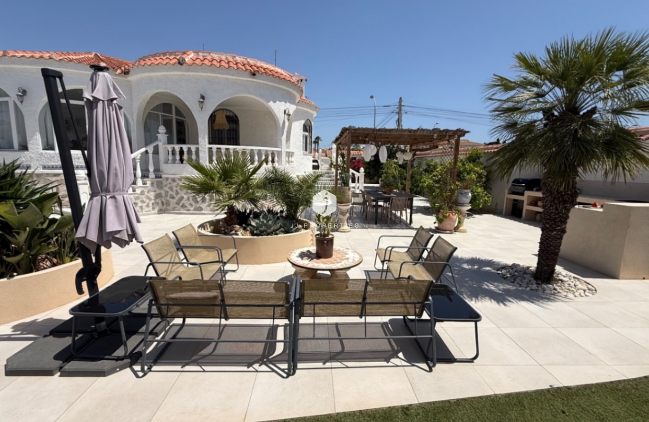 D'occasion - Villa -
Torrevieja - Costa Blanca