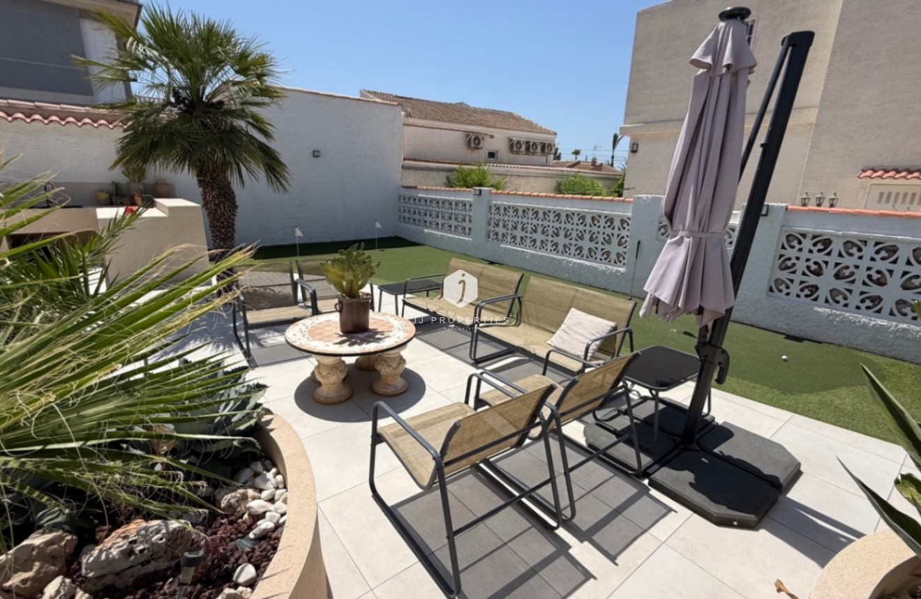 D'occasion - Villa -
Torrevieja - Costa Blanca