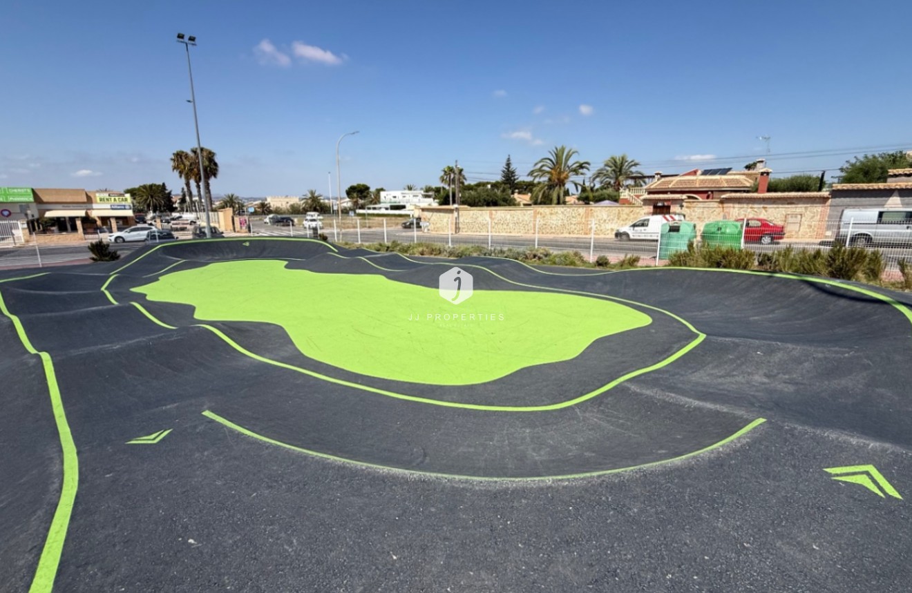 D'occasion - Villa -
Torrevieja - Costa Blanca