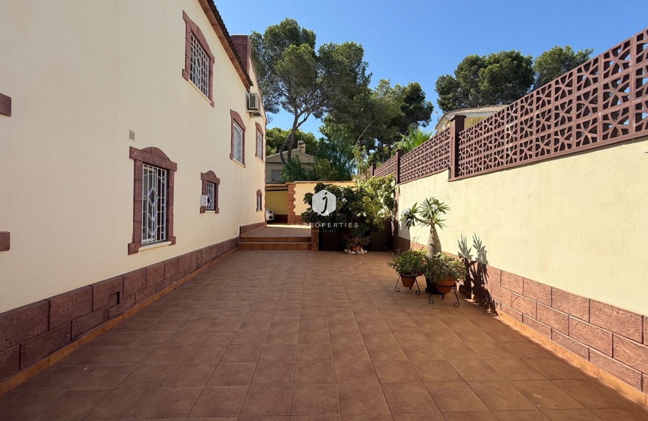 D'occasion - Villa -
Torrevieja - Costa Blanca