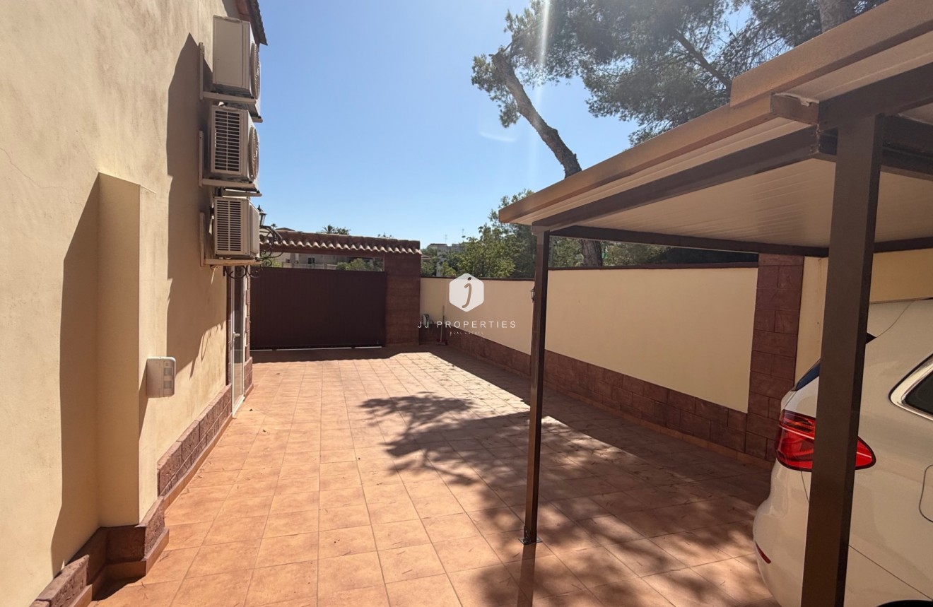 D'occasion - Villa -
Torrevieja - Costa Blanca