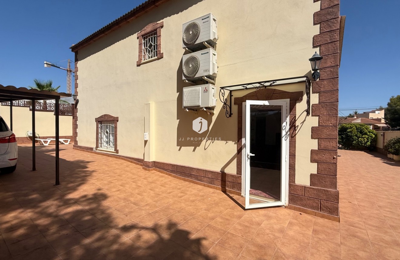 D'occasion - Villa -
Torrevieja - Costa Blanca