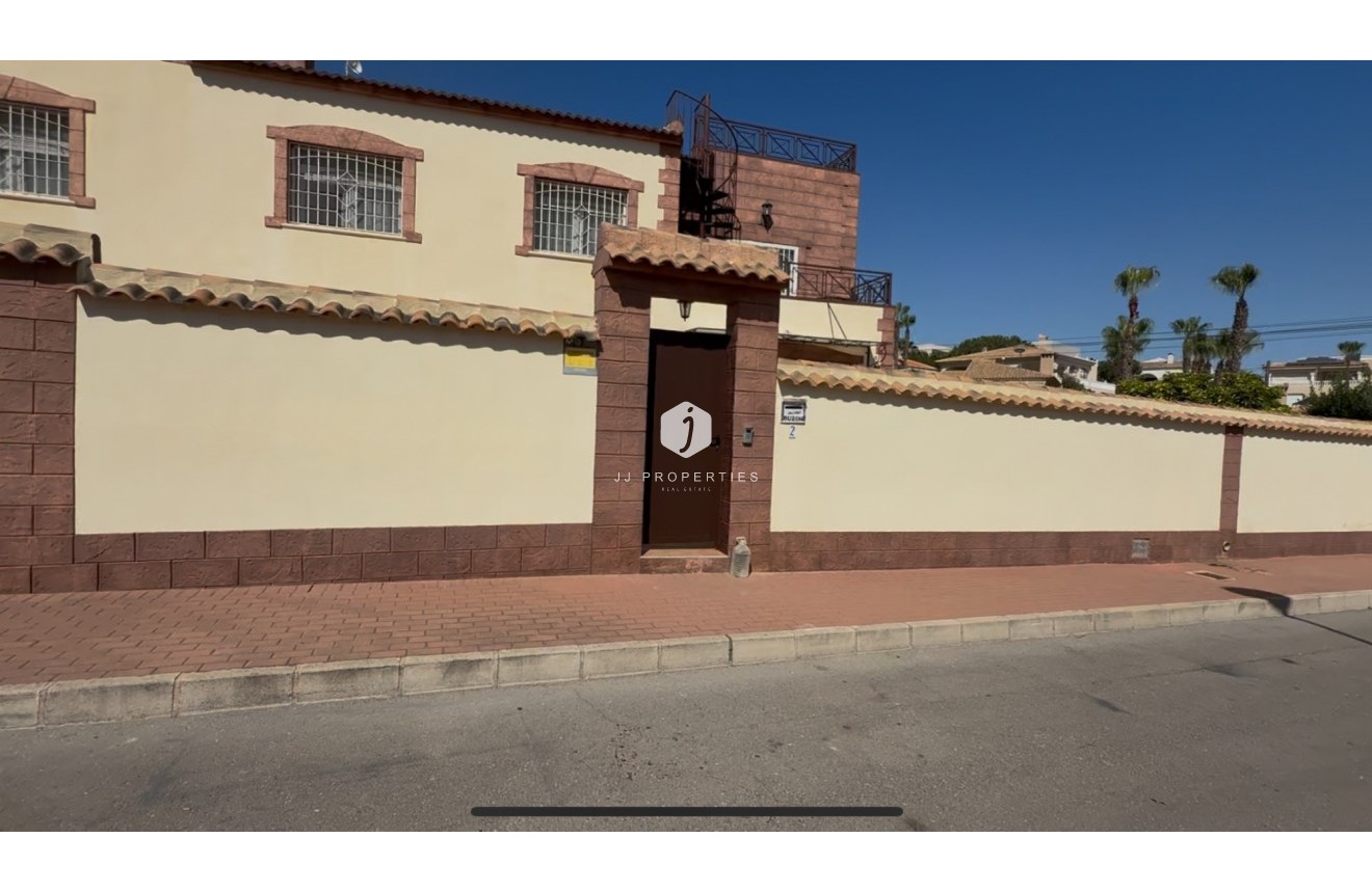 D'occasion - Villa -
Torrevieja - Costa Blanca