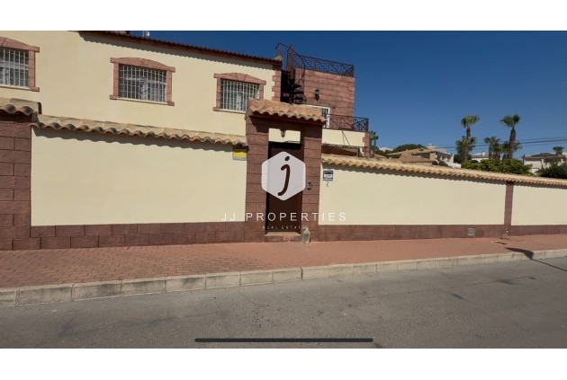 D'occasion - Villa -
Torrevieja - Costa Blanca