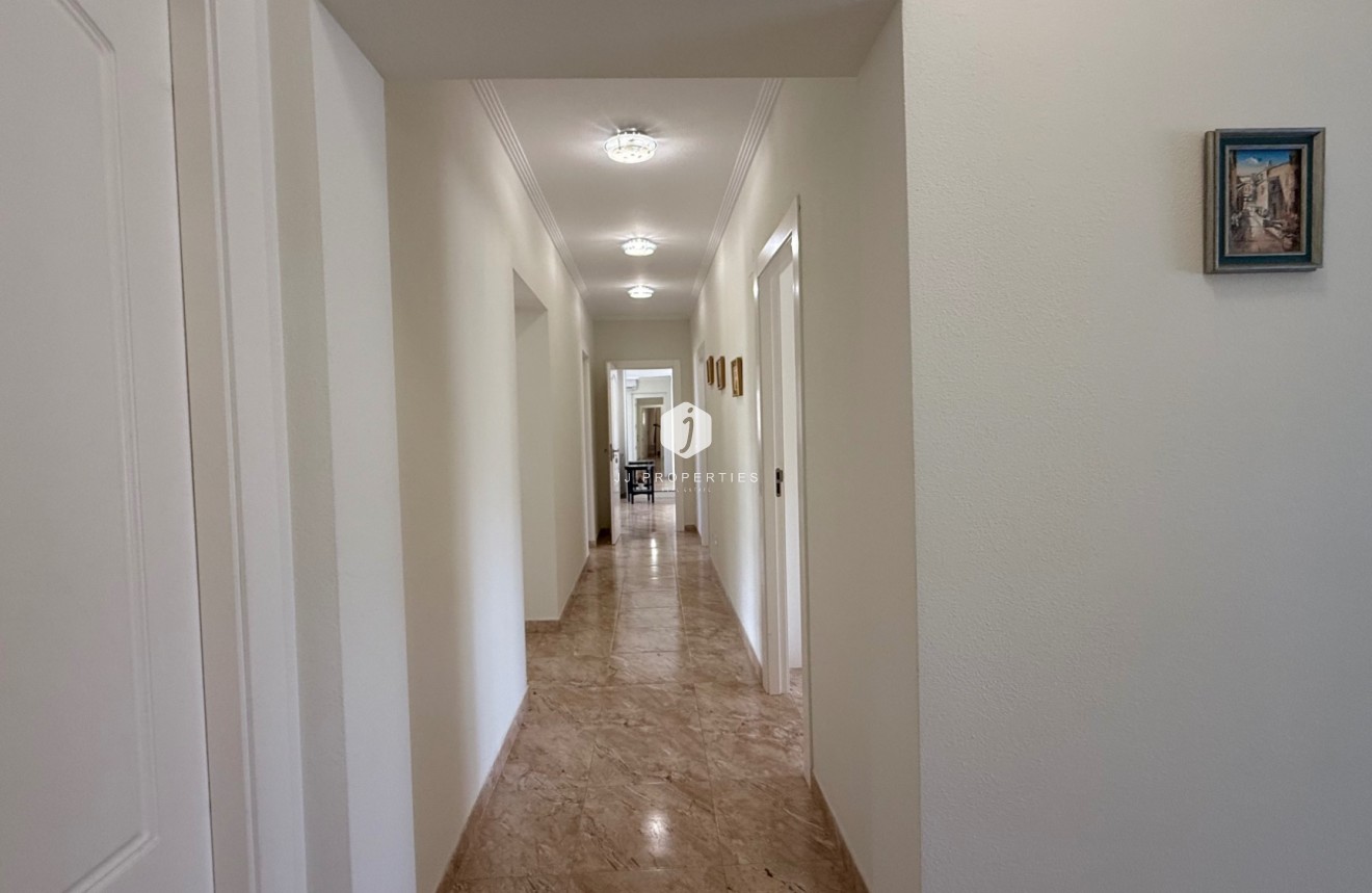 D'occasion - Villa -
Torrevieja - Costa Blanca