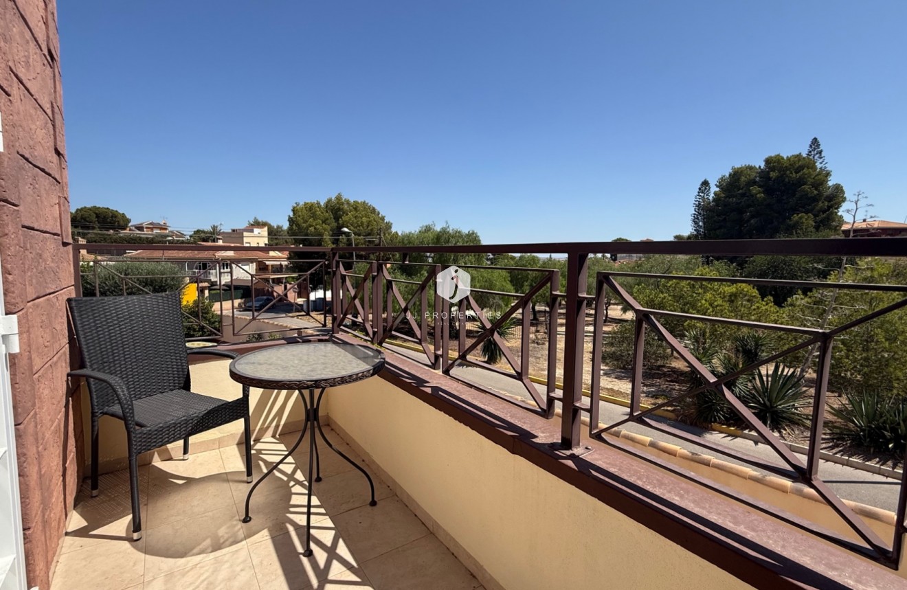 D'occasion - Villa -
Torrevieja - Costa Blanca