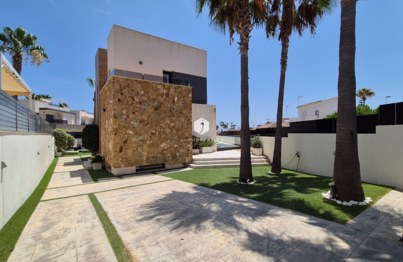 Tweedehands - Villa -
Torrevieja - Costa Blanca