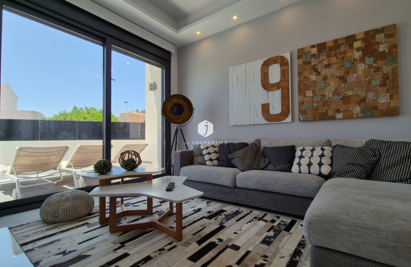 Tweedehands - Villa -
Torrevieja - Costa Blanca