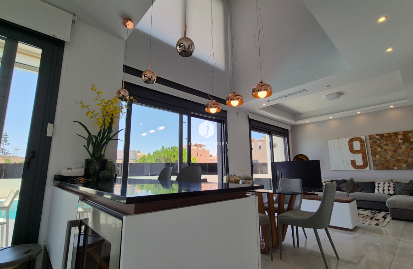 Tweedehands - Villa -
Torrevieja - Costa Blanca