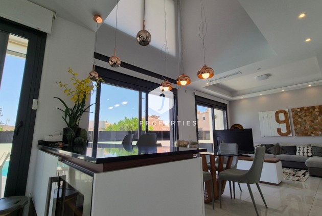 Tweedehands - Villa -
Torrevieja - Costa Blanca