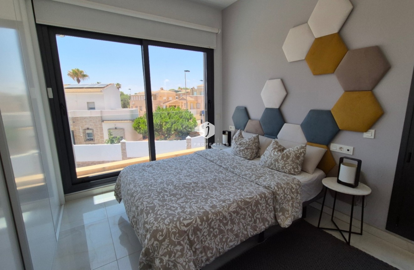 Tweedehands - Villa -
Torrevieja - Costa Blanca
