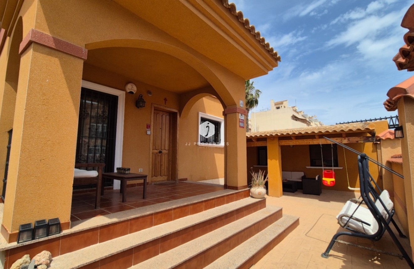 Resale - Villa -
Torrevieja - Costa Blanca