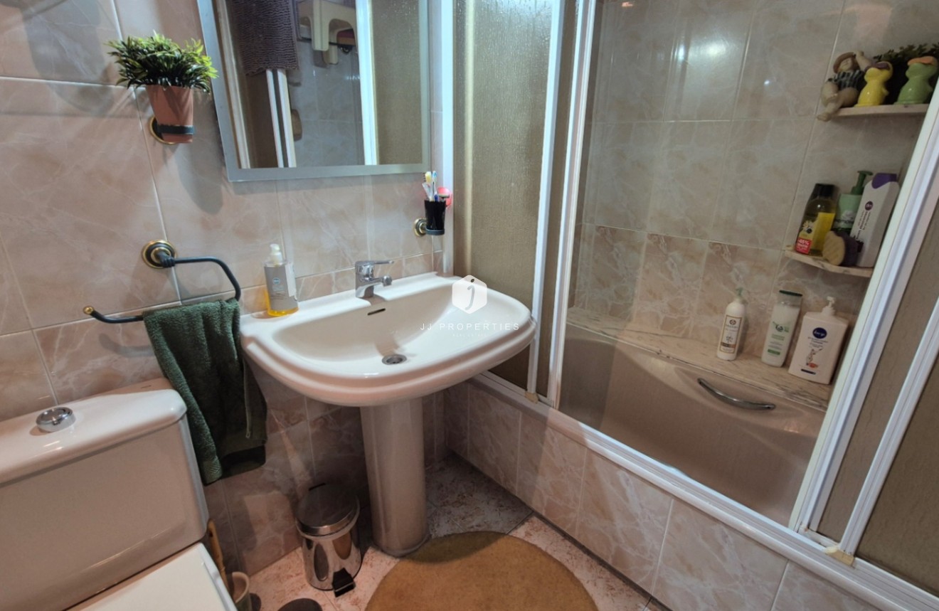 Z drugiej ręki - Mieszkanie w bloku -
Torrevieja - Costa Blanca