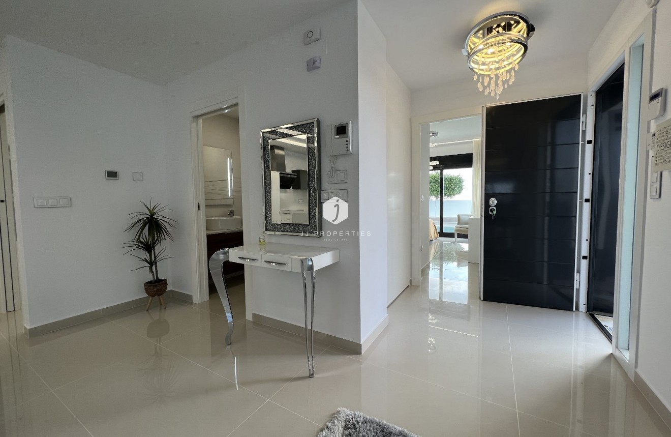 D'occasion - Villa -
San Miguel de Salinas - Inland