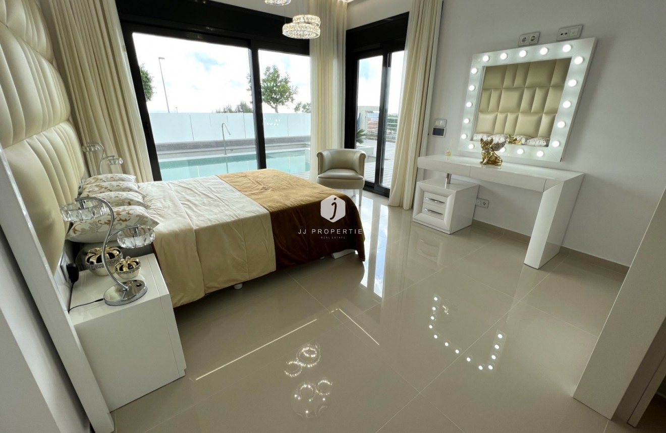 D'occasion - Villa -
San Miguel de Salinas - Inland