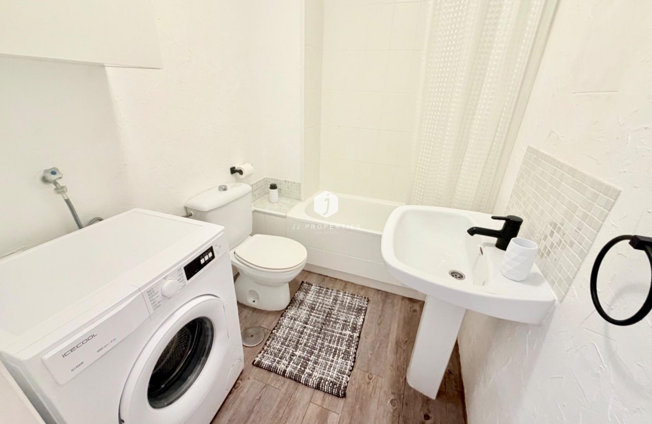 Z drugiej ręki - Mieszkanie w bloku -
Torrevieja - La Mata Pueblo