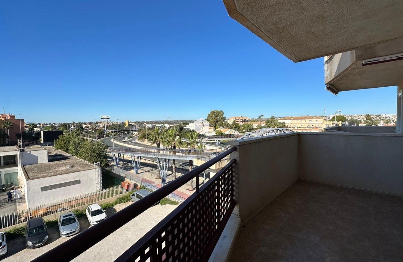 D'occasion - Appartement -
Orihuela Costa - Campoamor