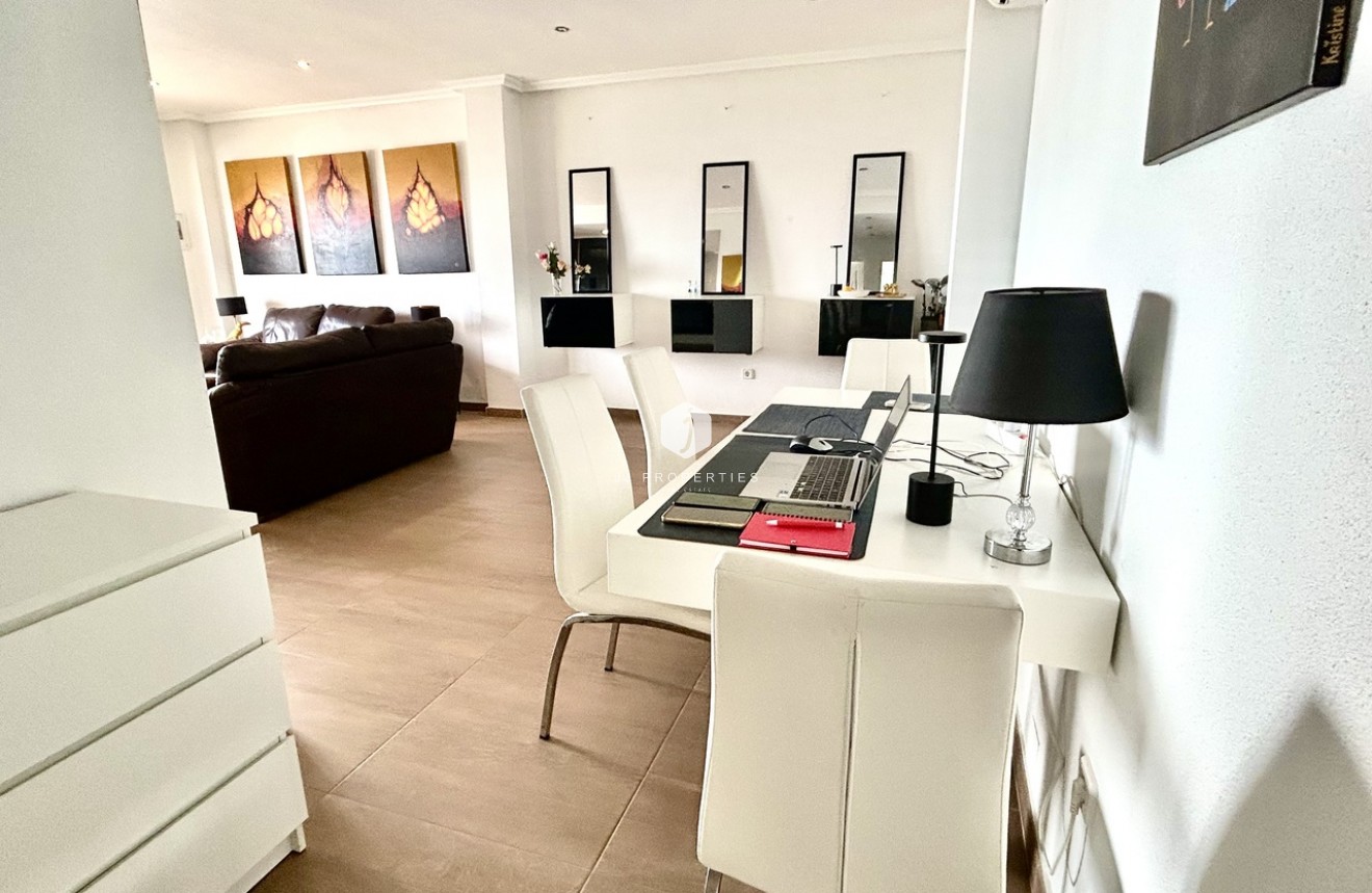 Resale - Apartment / flat -
Campoamor - Costa Blanca