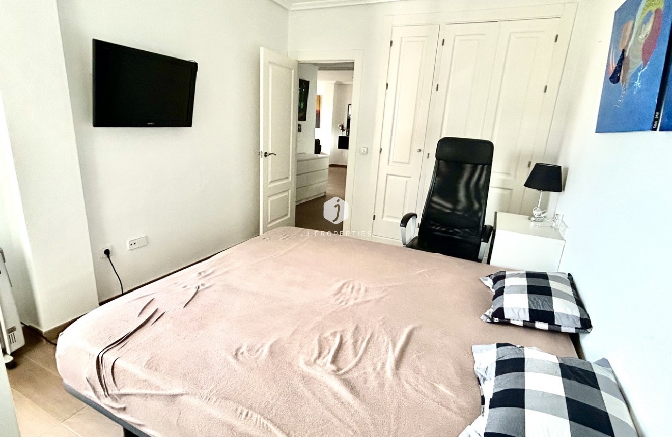 Resale - Apartment / flat -
Campoamor - Costa Blanca