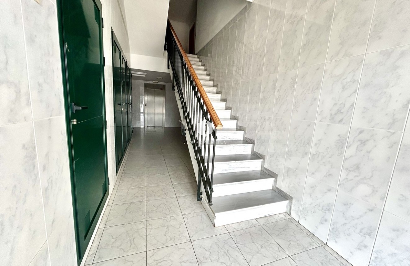 Resale - Apartment / flat -
Campoamor - Costa Blanca