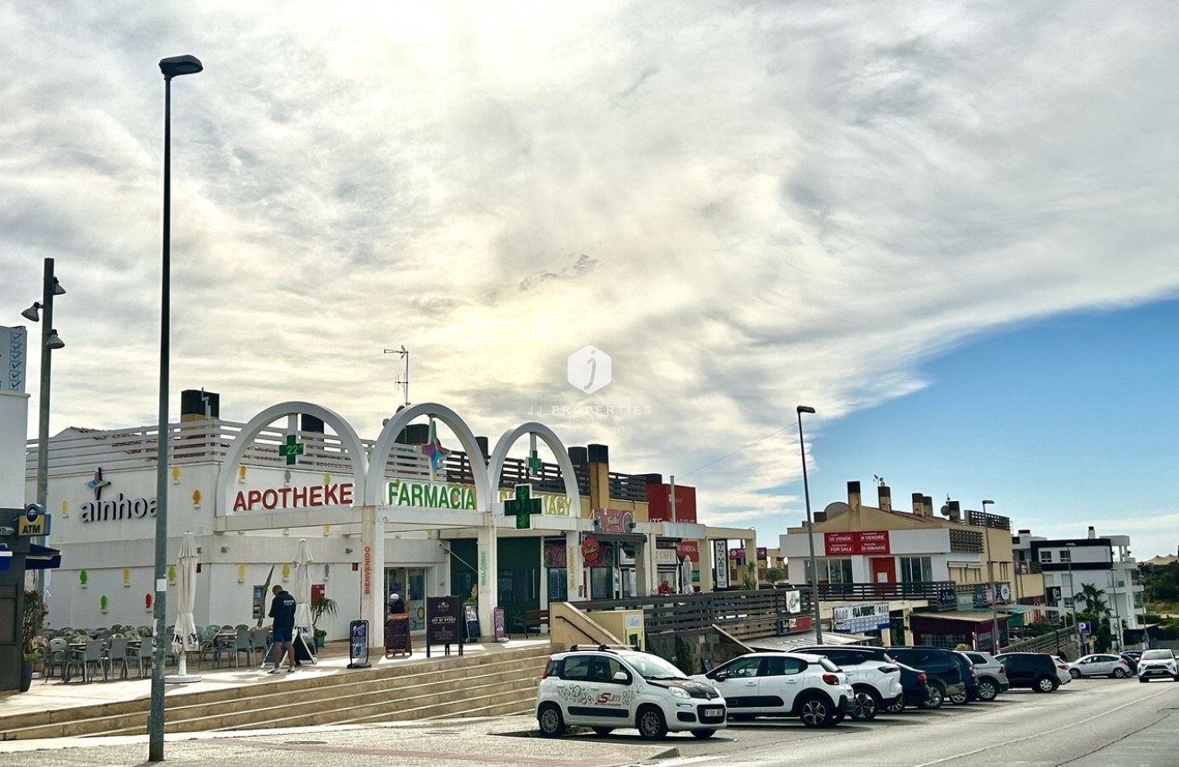 Resale - Apartment / flat -
Campoamor - Costa Blanca