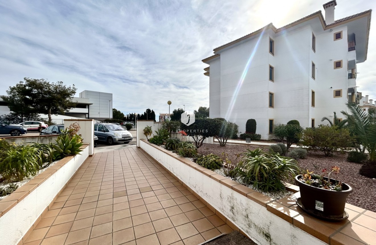 Resale - Apartment / flat -
Campoamor - Costa Blanca