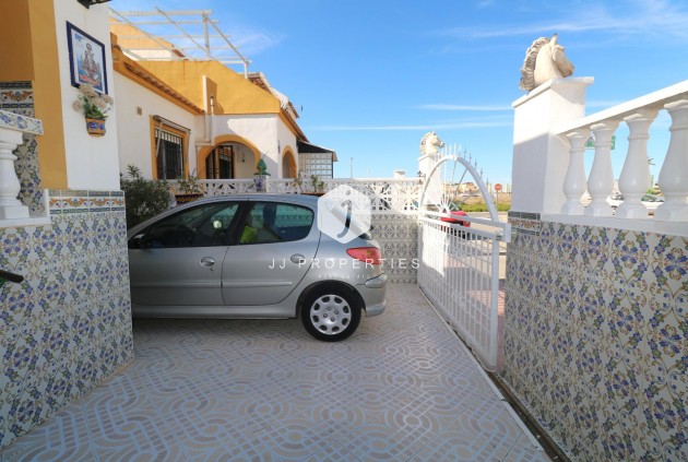 Segunda mano - Bungalow -
Torrevieja - El Limonar