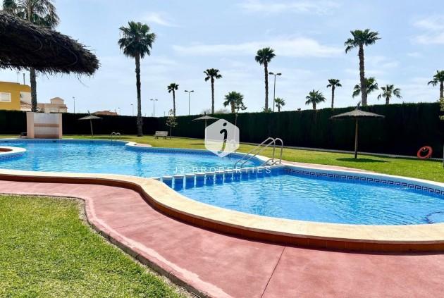 Segunda mano - Bungalow -
Torrevieja - El Limonar