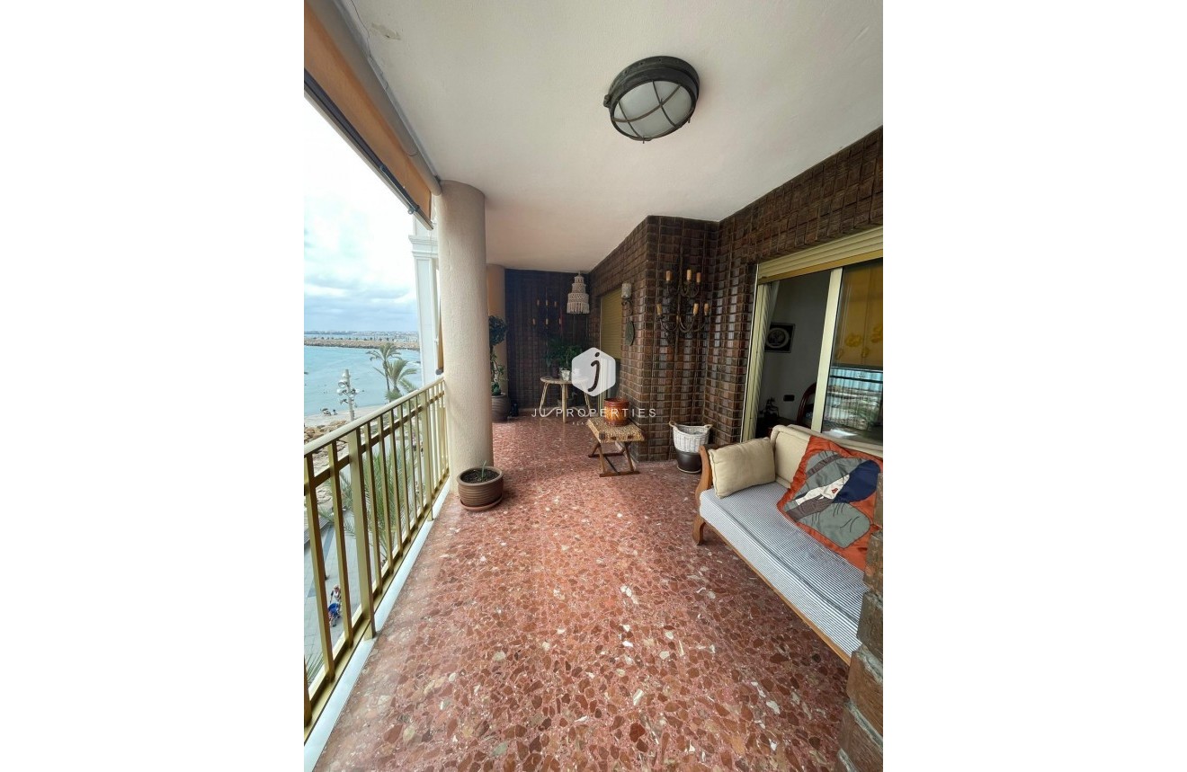 Segunda mano - Apartamento / piso -
Torrevieja - Las Piscinas Naturales