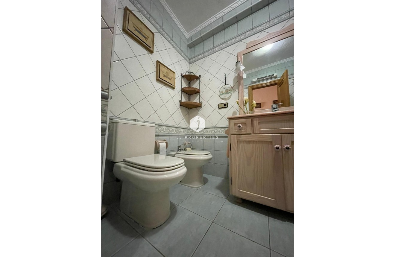 Segunda mano - Apartamento / piso -
Torrevieja - Las Piscinas Naturales