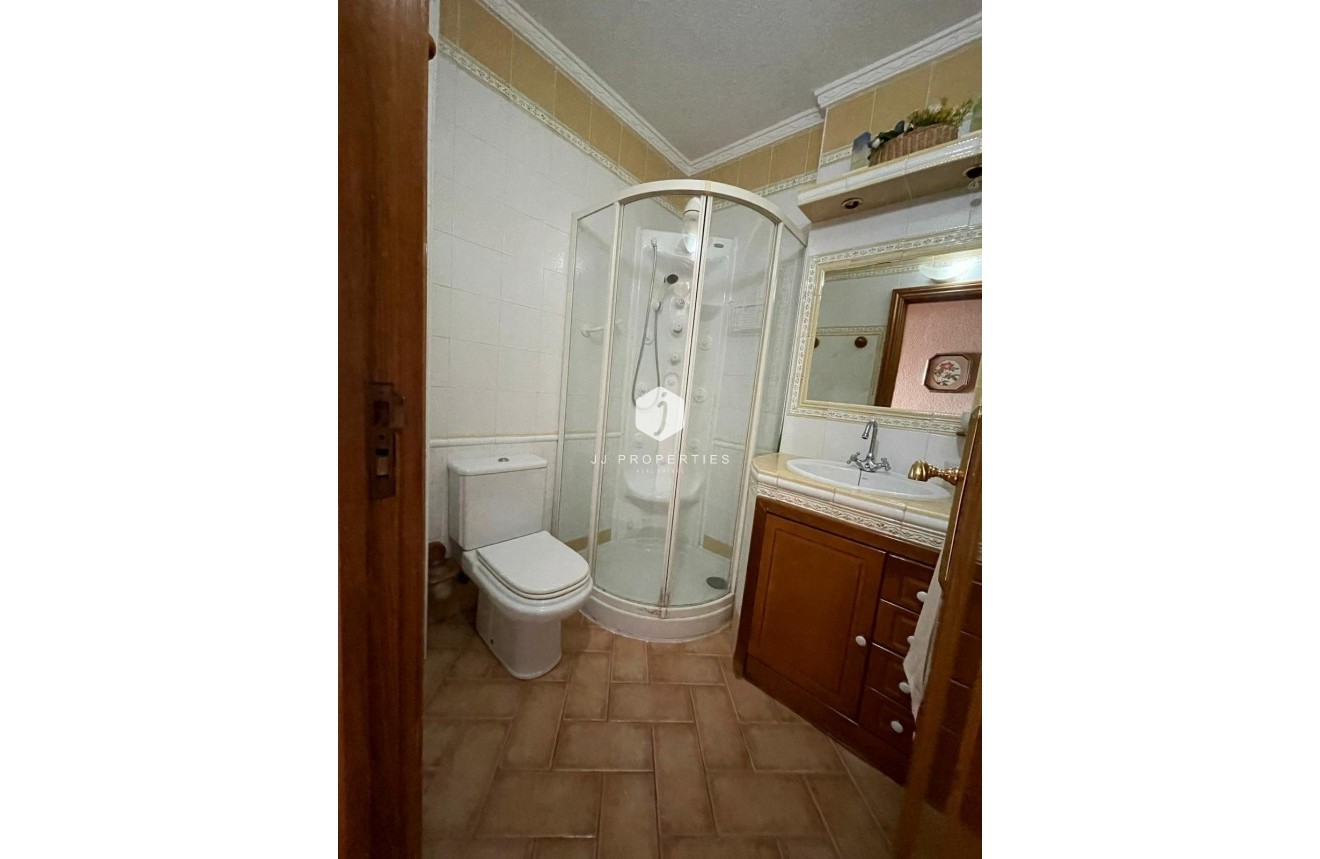 Segunda mano - Apartamento / piso -
Torrevieja - Las Piscinas Naturales