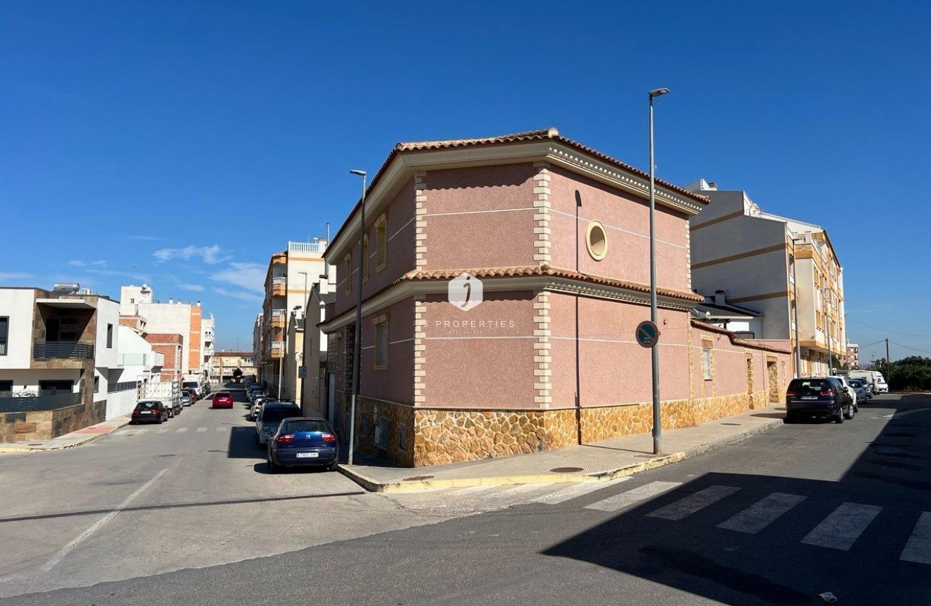 Segunda mano - Villa -
Formentera del Segura - C- Cooperativa