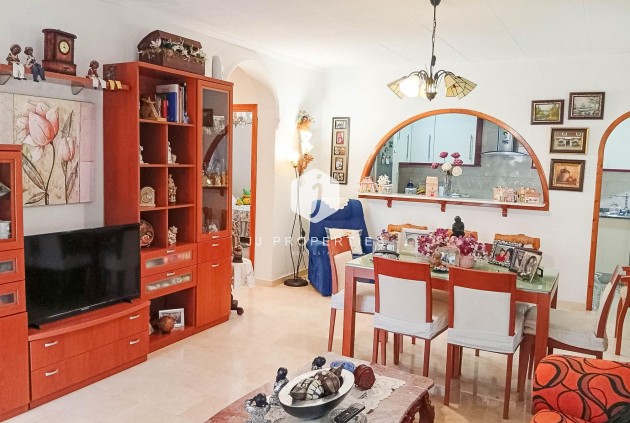 Segunda mano - Villa -
Torrevieja - La siesta