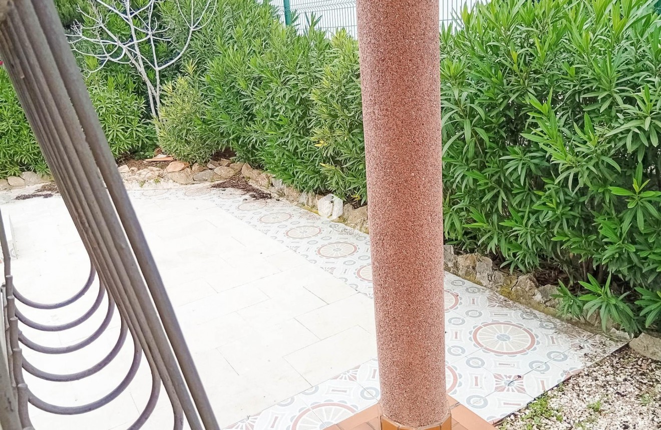 Segunda mano - Villa -
Torrevieja - La siesta