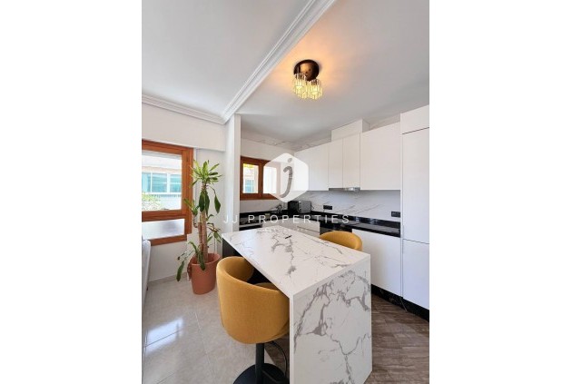 Segunda mano - Ático -
Torrevieja - Playa del Cura