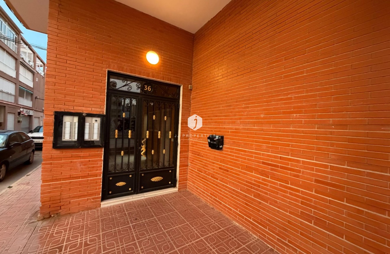 Segunda mano - Apartamento / piso -
Torrevieja - La Mata Pueblo