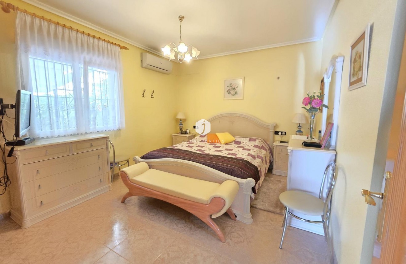 Tweedehands - Villa -
Orihuela Costa - Playa Flamenca