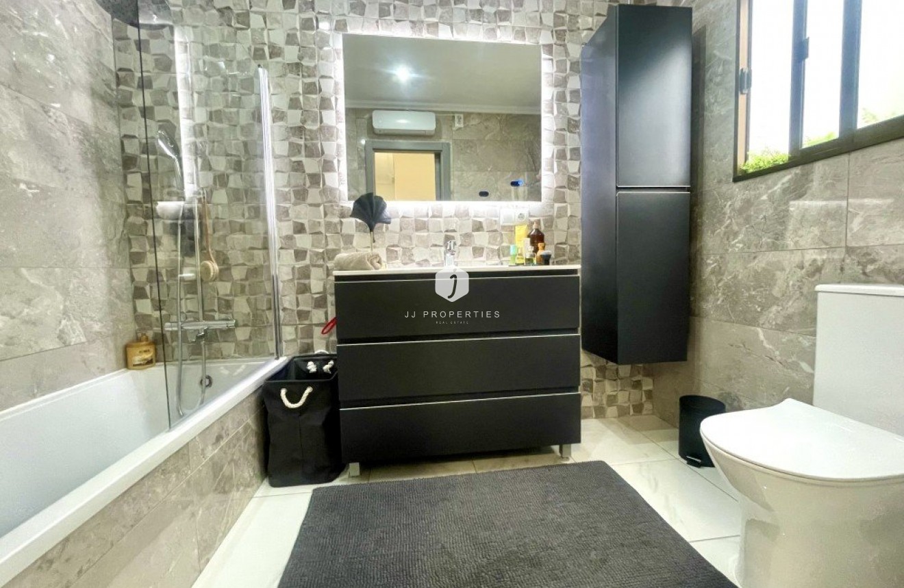 Z drugiej ręki - Mieszkanie w bloku -
Orihuela Costa - Costa Blanca