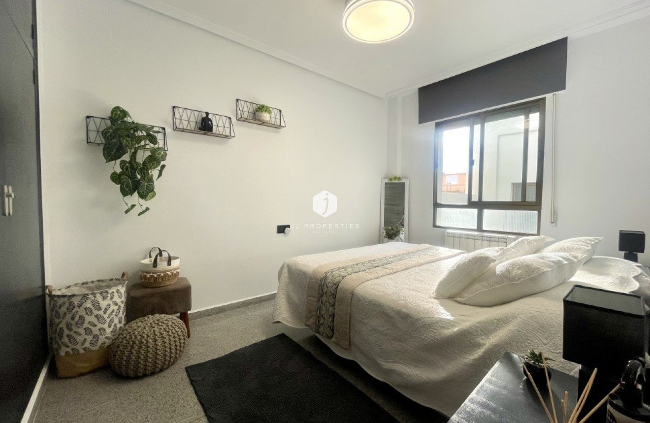 Z drugiej ręki - Mieszkanie w bloku -
Orihuela Costa - Costa Blanca