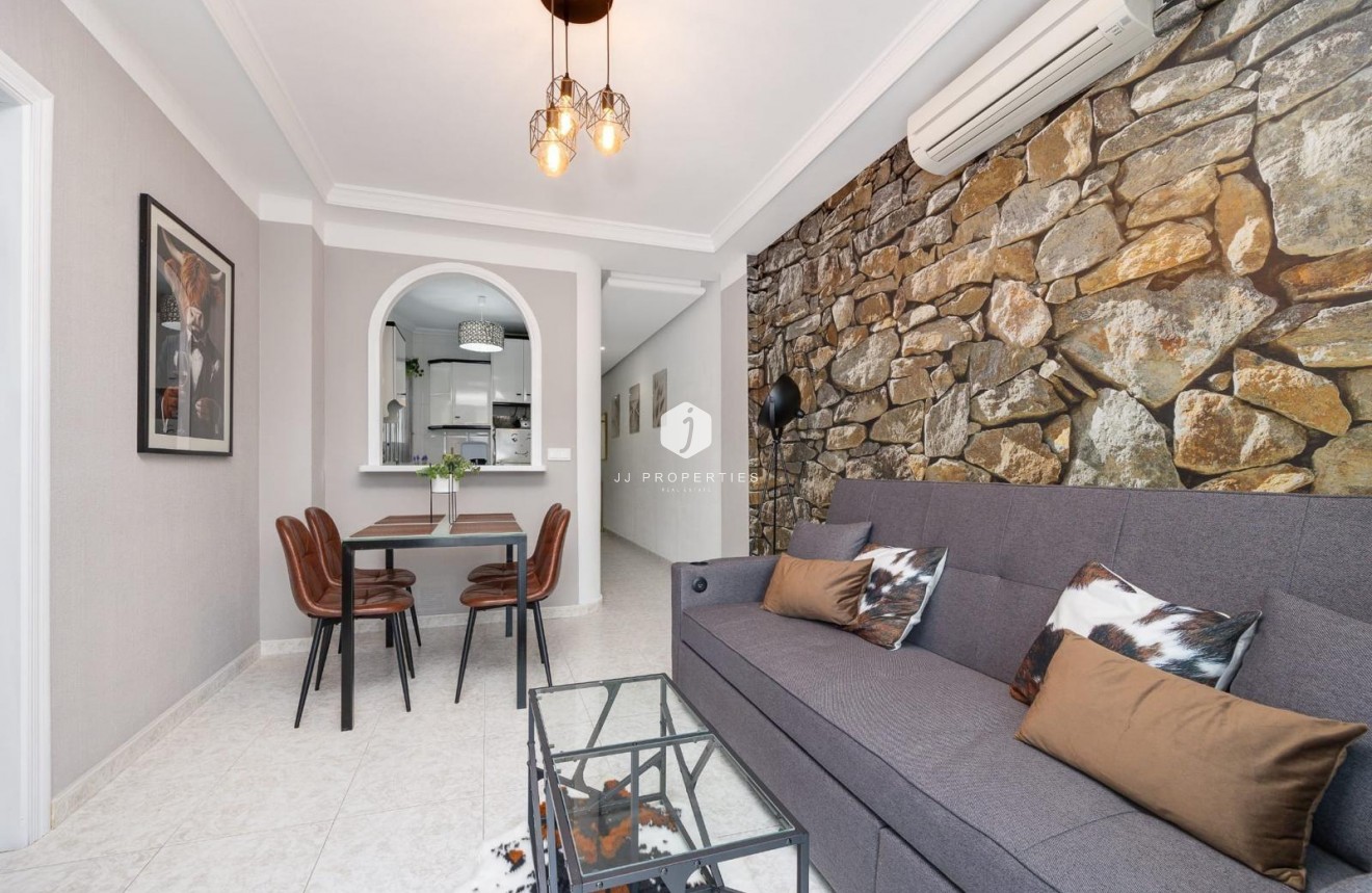 Resale - Apartment / flat -
Torrevieja - Estacion de autobuses