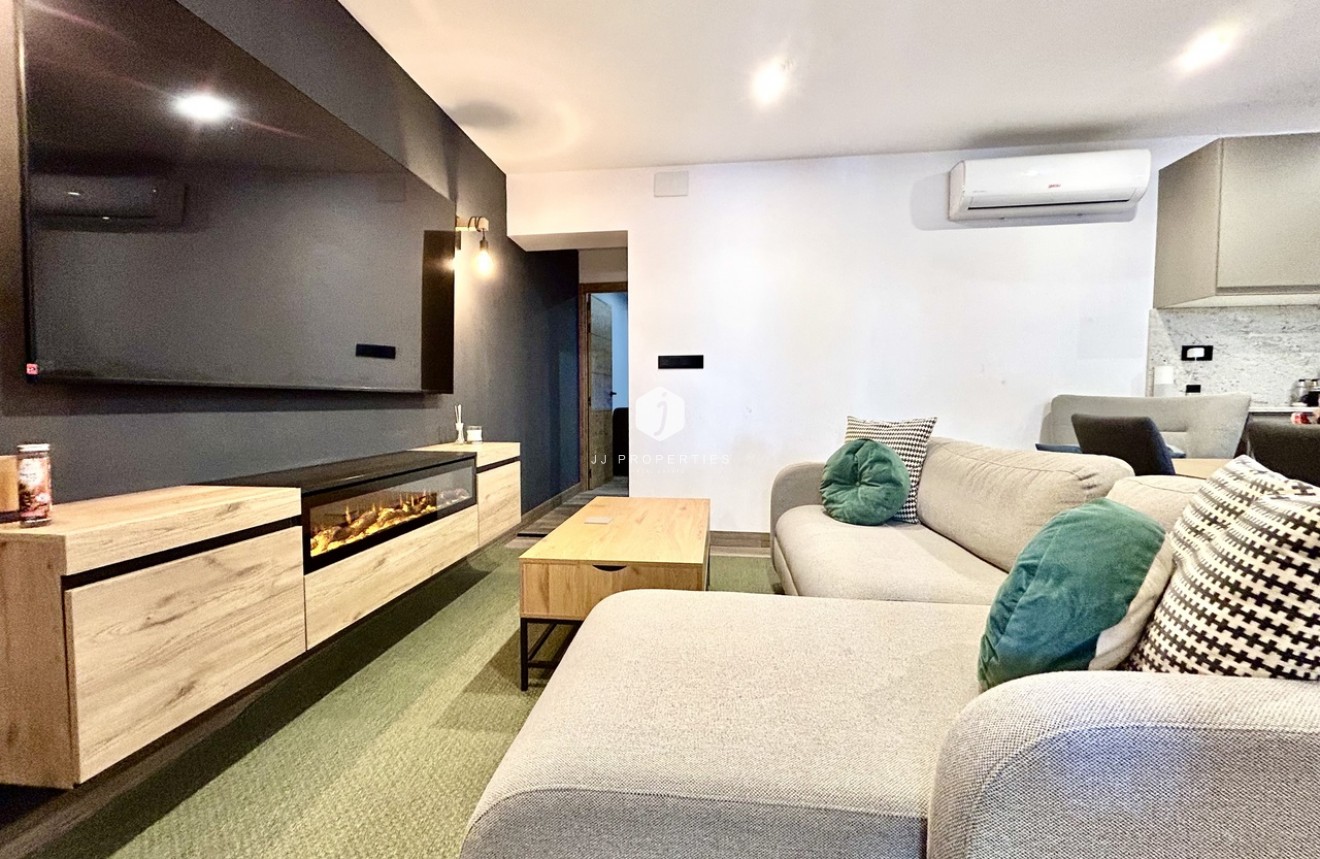 Z drugiej ręki - Szalet -
San Miguel de Salinas - Inland