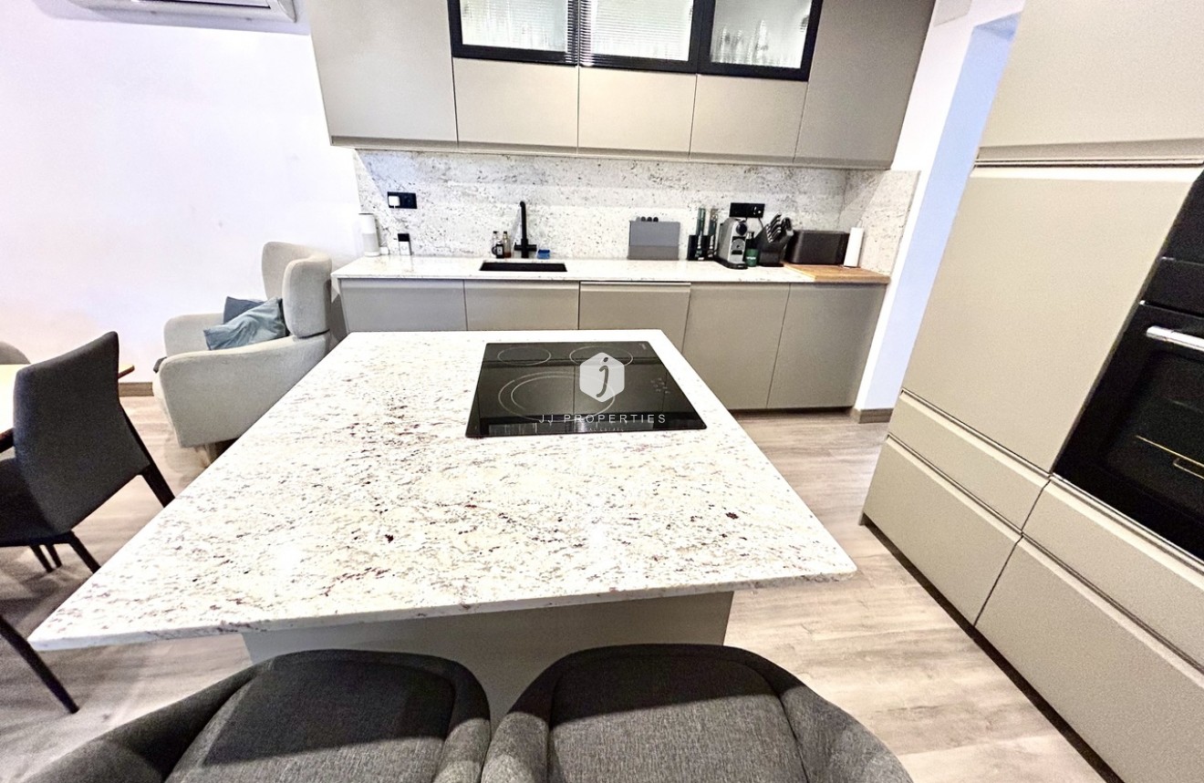 Z drugiej ręki - Szalet -
San Miguel de Salinas - Inland