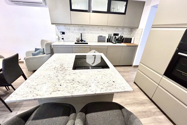 Z drugiej ręki - Szalet -
San Miguel de Salinas - Inland