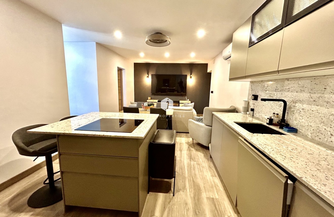 Z drugiej ręki - Szalet -
San Miguel de Salinas - Inland