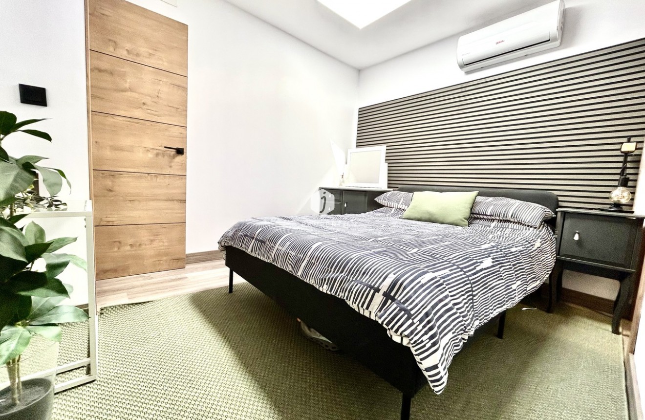 Z drugiej ręki - Szalet -
San Miguel de Salinas - Inland