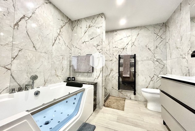 Z drugiej ręki - Szalet -
San Miguel de Salinas - Inland