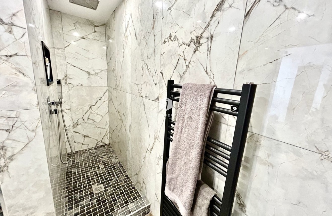 Z drugiej ręki - Szalet -
San Miguel de Salinas - Inland