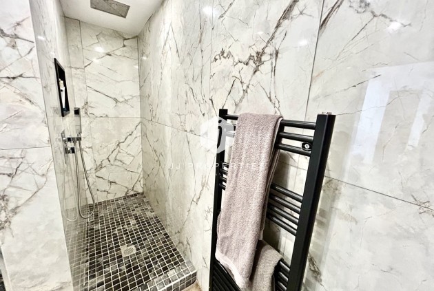 Z drugiej ręki - Szalet -
San Miguel de Salinas - Inland