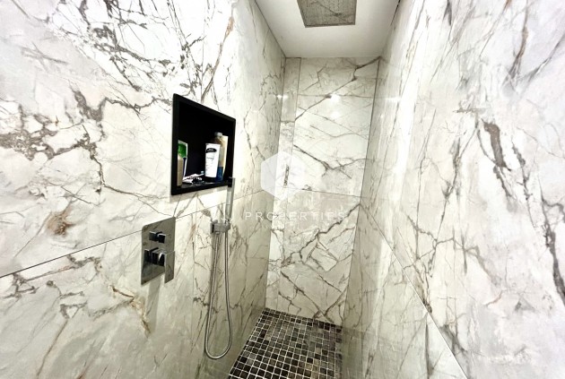 Z drugiej ręki - Szalet -
San Miguel de Salinas - Inland