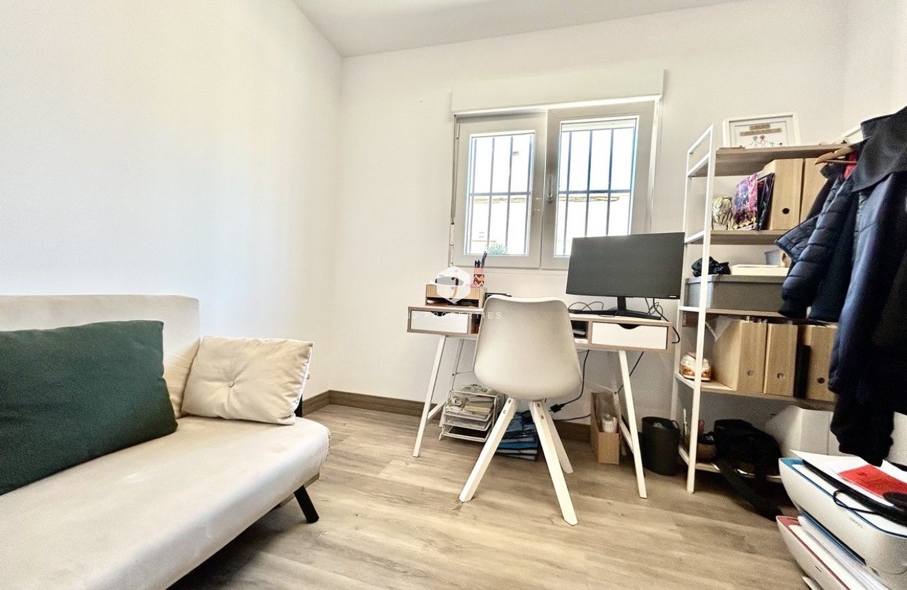 Z drugiej ręki - Szalet -
San Miguel de Salinas - Inland